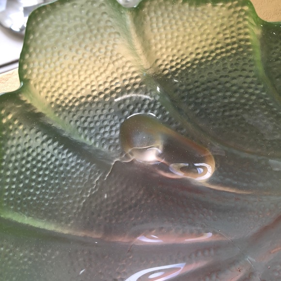 4 Art Vintage green/pink leaf glass bowls 8 1/2” long x 9” wide x 2 1/2” deep - Picture 7 of 10